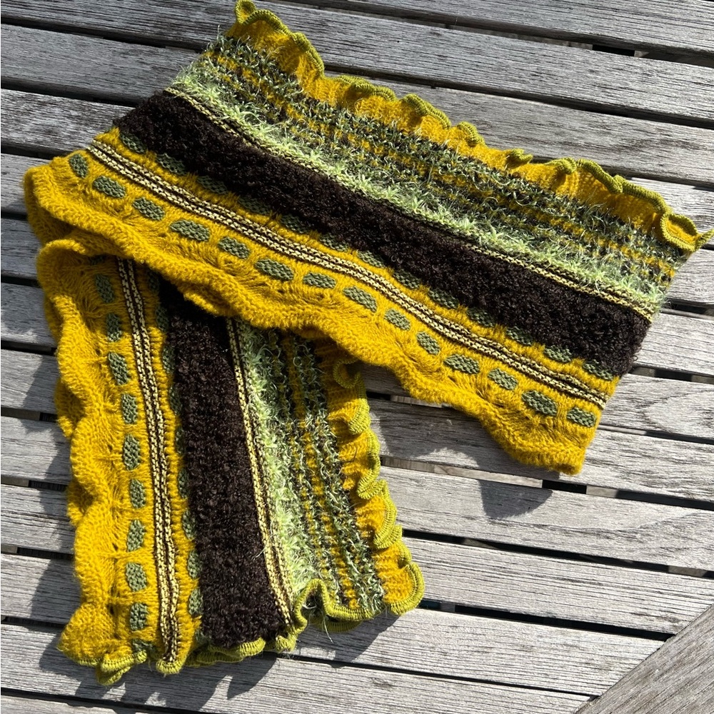 Guillaume de Mons Paris Colorful Knit Scarf with Ruffle Edges